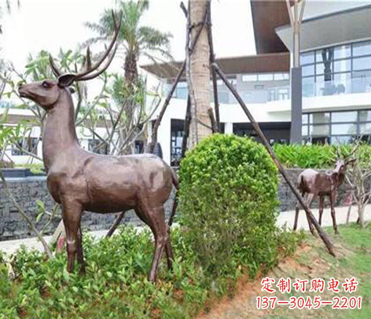 益阳艺术大师铸造的精美梅花鹿雕塑