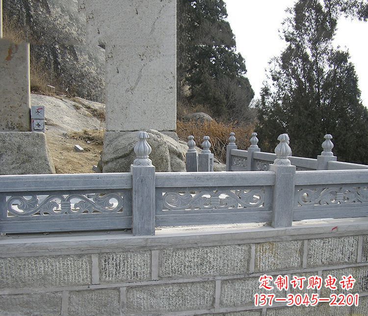 益阳中领雕塑:门神镇守!大理石栏板石雕