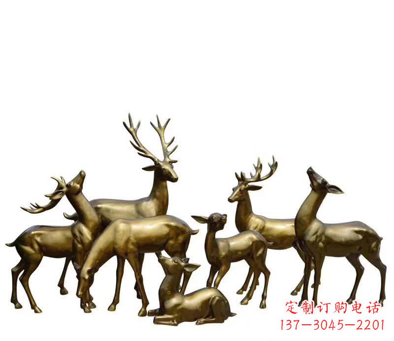 益阳精致精美，欣赏黄铜色鹿群雕塑