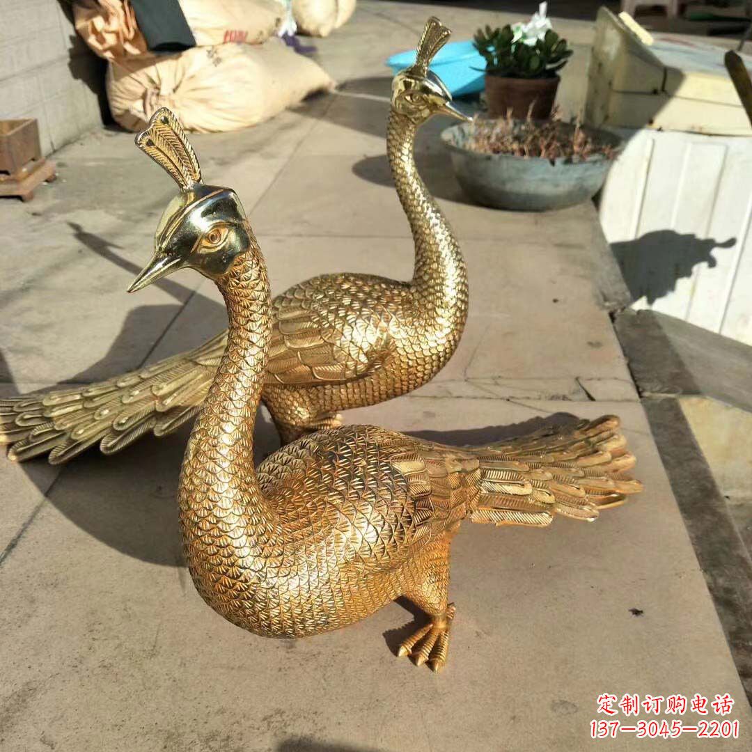 益阳高贵典雅的黄铜雕刻孔雀雕塑