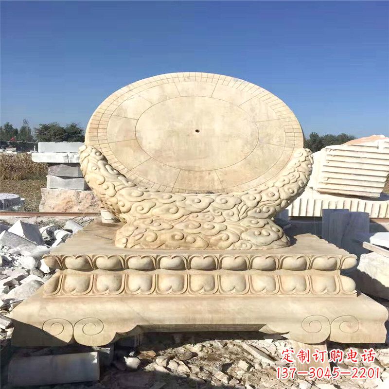 益阳优雅而古典的黄锈石日晷雕塑