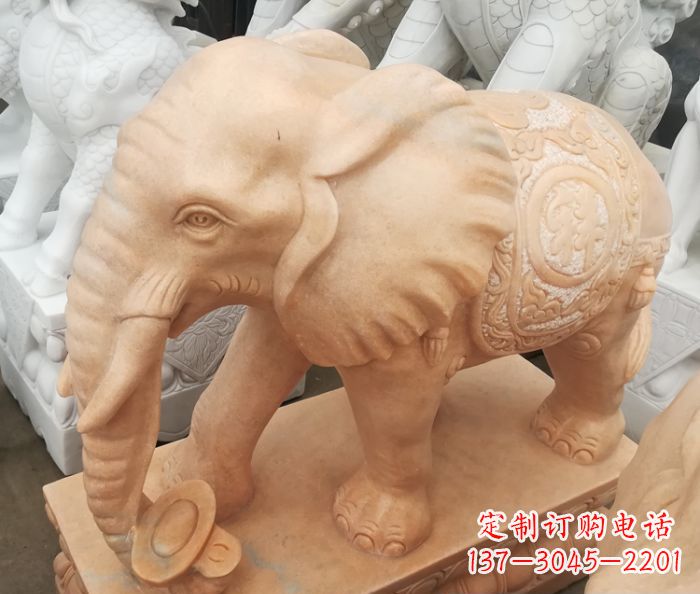 益阳晚霞红门口石雕大象,美景祝福福气