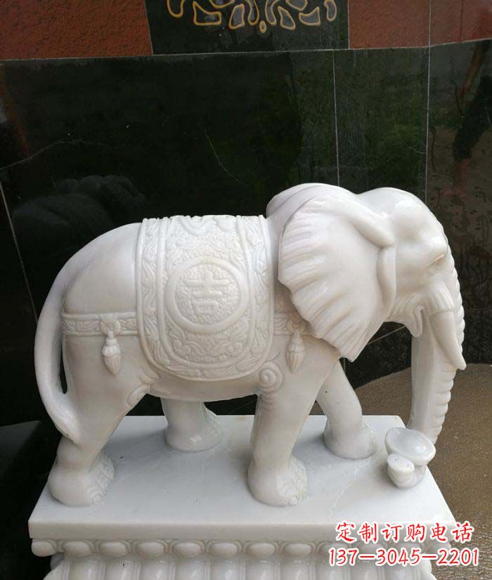 益阳手工制作的大象石雕