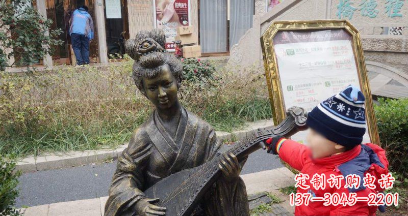 益阳街边弹琵琶的古代美女人物景观铜雕
