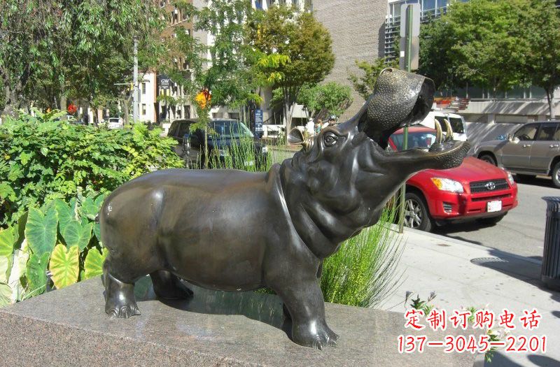 益阳街边河马铜雕