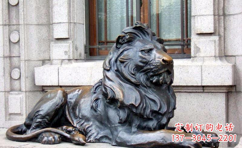 益阳街边卧着的狮子景观雕塑