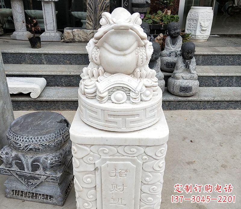 益阳金蟾立柱石动物雕塑