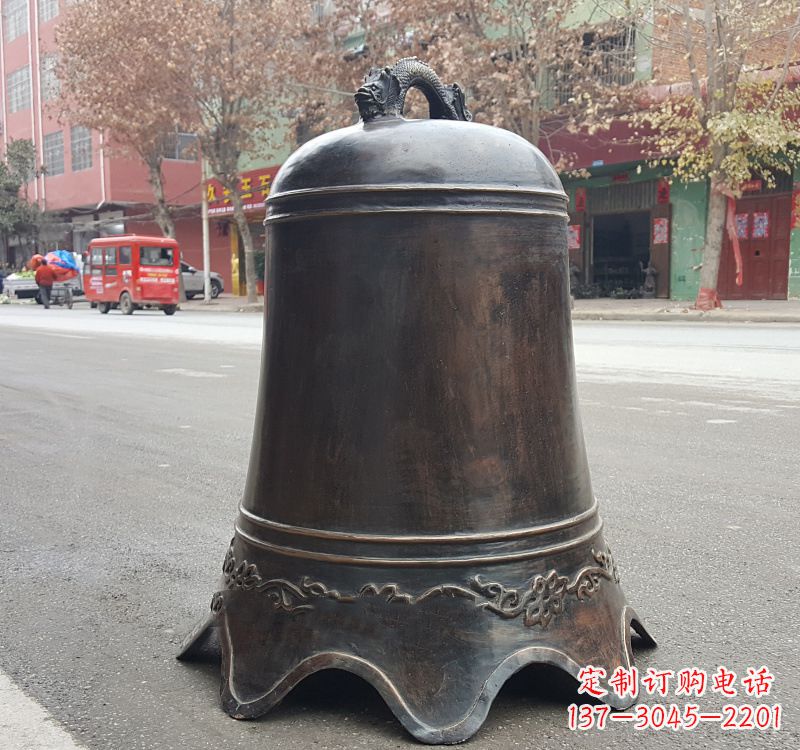 益阳铜钟雕塑:精致美观的景观艺术