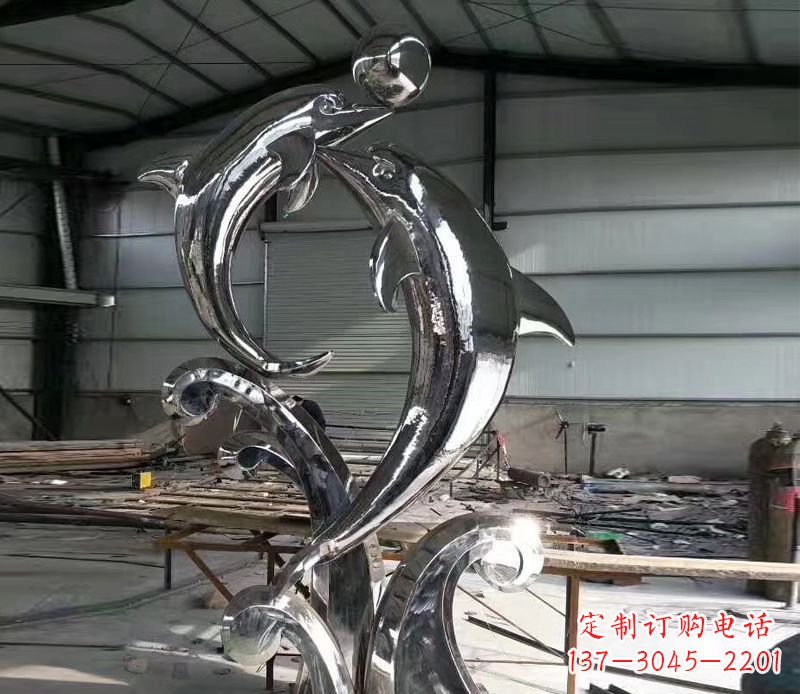 益阳让你的空间被精美的海豚顶球雕塑点缀