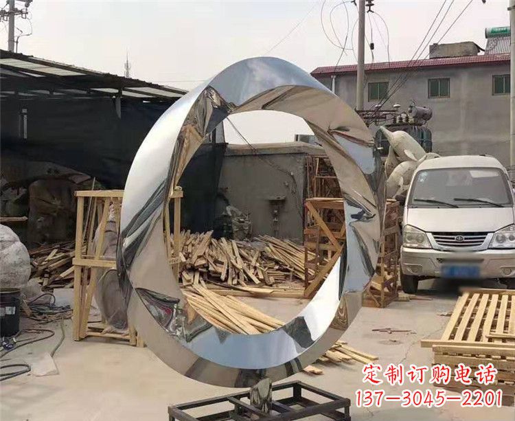 益阳镜面不锈钢几何圆环雕塑，经典永恒之美