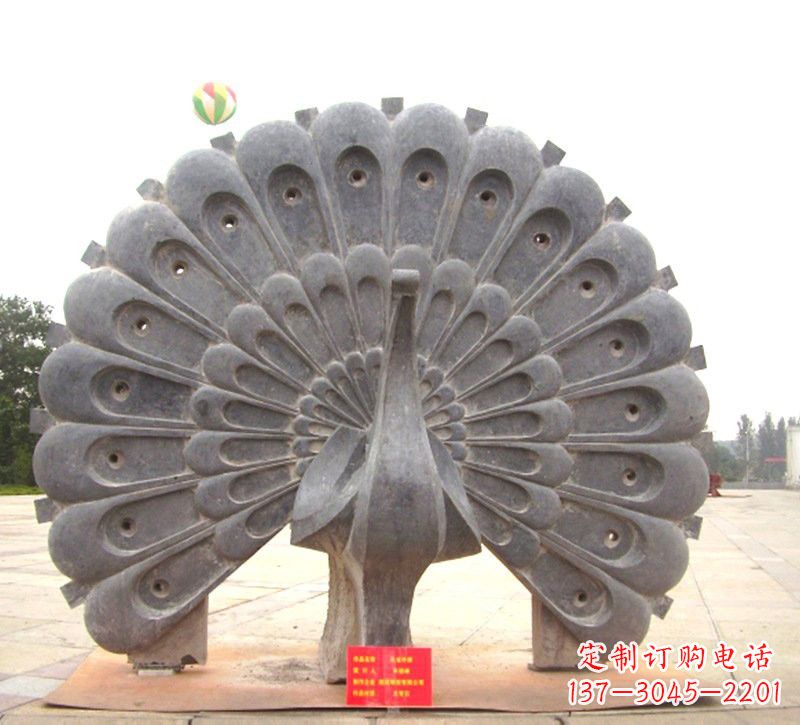 益阳精美绝伦的碧玉孔雀雕塑
