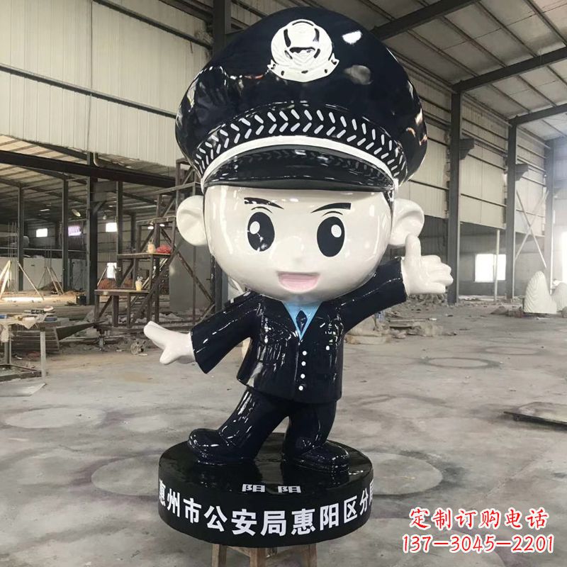 益阳可爱警察雕塑,萌趣满满!