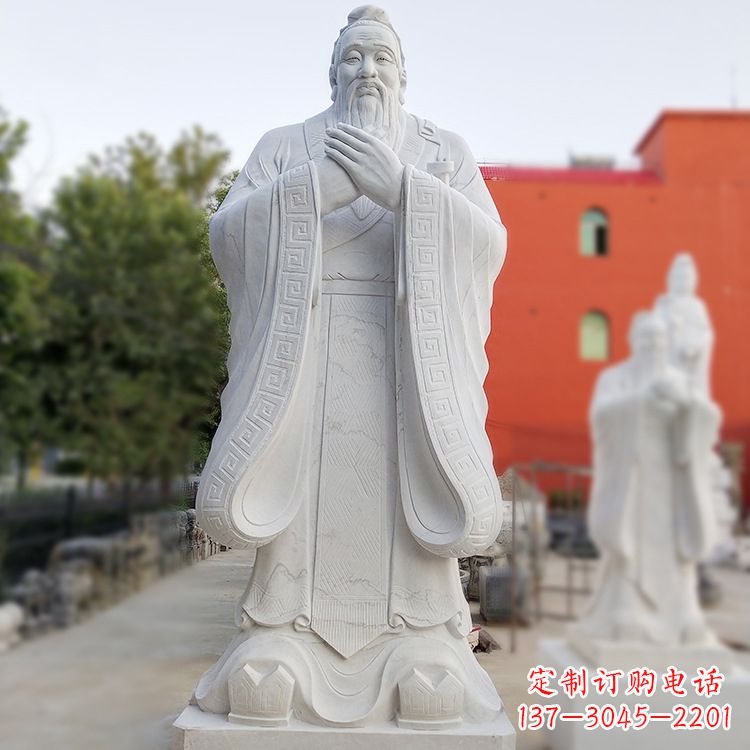 益阳孔子雕像佩剑