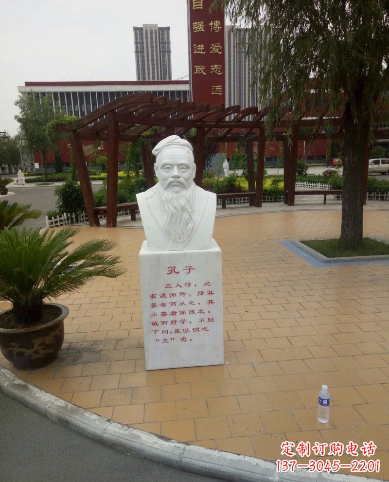 益阳赞美圣贤——孔子石雕塑