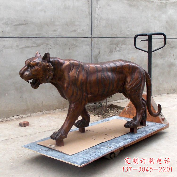 益阳活力四射的老虎铜雕塑