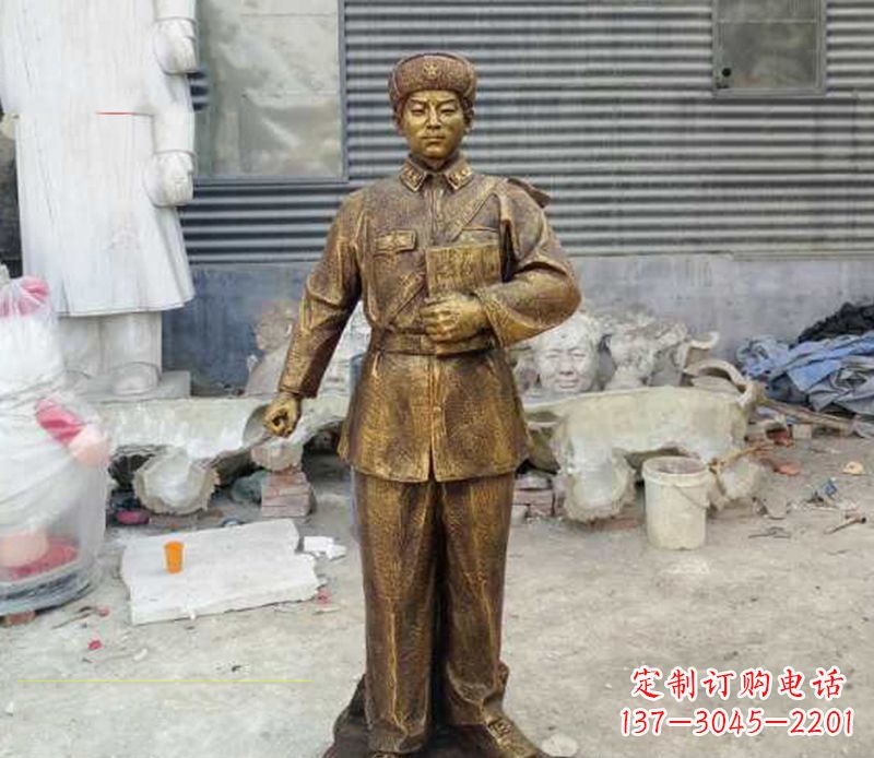 益阳传承爱国精神,让雷锋雕塑永久守护家园