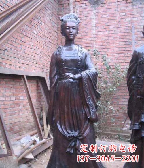 益阳汹涌波澜中的李清照雕塑