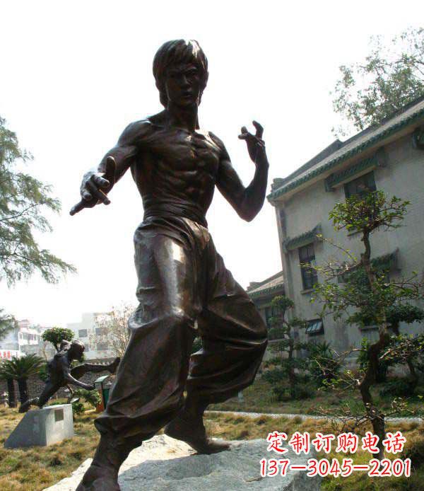 益阳忠实再现李小龙公园名人铜雕