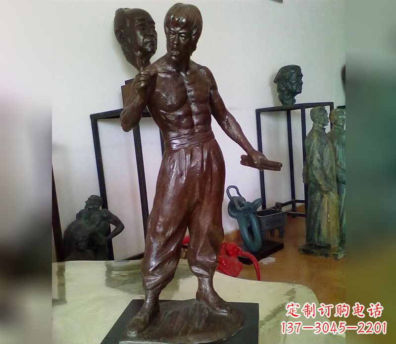 益阳经典传奇-李小龙铜雕塑