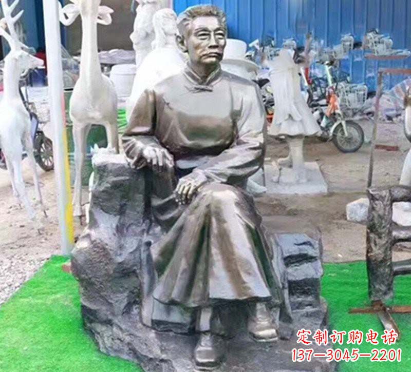 益阳鲁迅铜雕塑