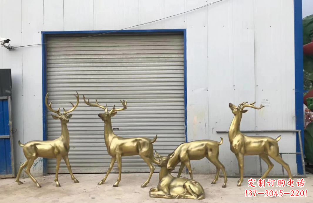 益阳产自中领雕塑的手工鹿群铜雕塑,是一款以鹿…