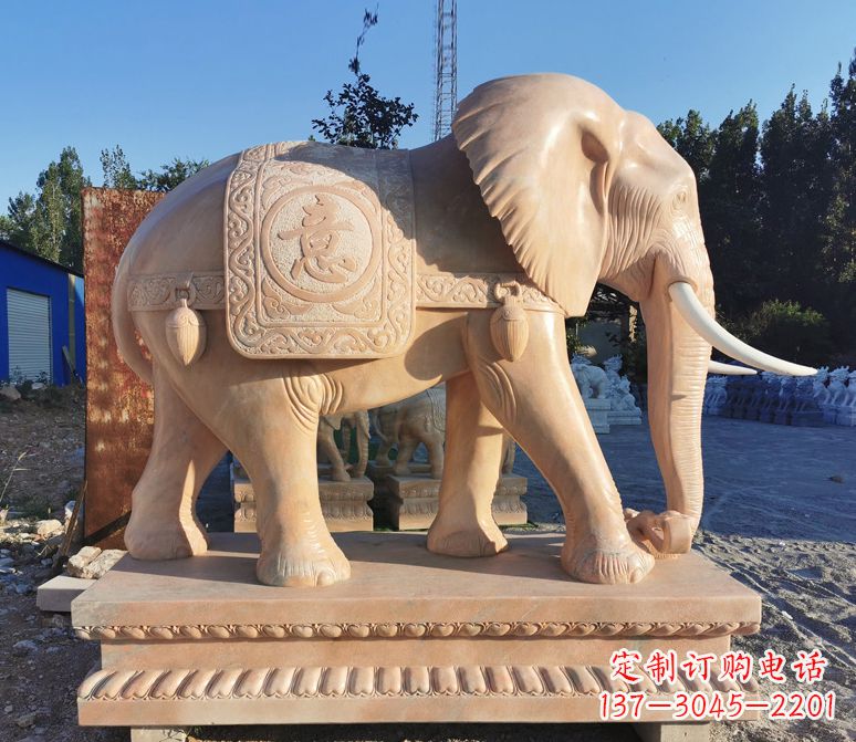 益阳南中领雕塑的大象雕塑