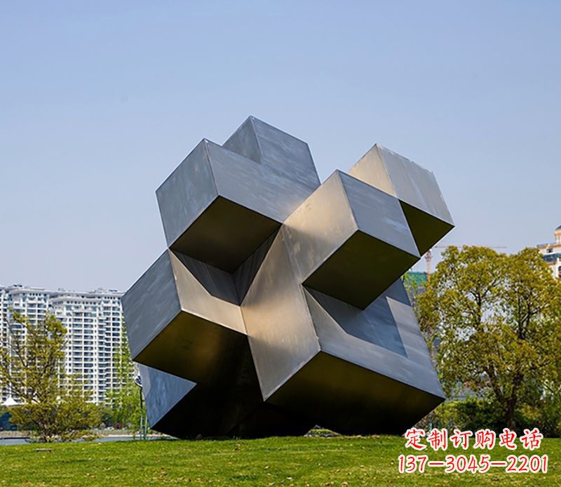 益阳童年回忆，用魔方不锈钢雕塑激发梦想