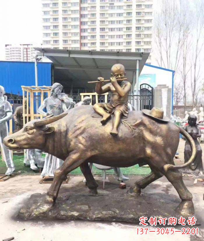 益阳专为儿童量身定制的牧童骑在牛背吹笛铜雕