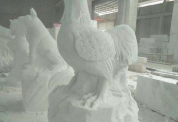 益阳华丽而神奇的汉白玉中领生肖鸡雕塑
