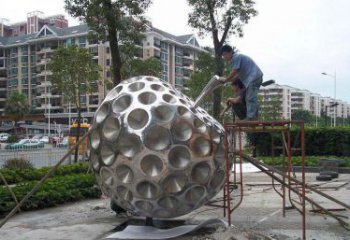益阳精心打造的街边苹果雕塑
