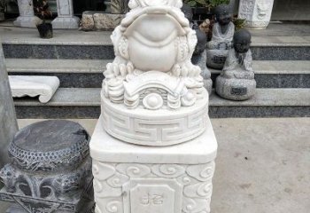 益阳金蟾立柱石动物雕塑