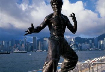 益阳标题:李小龙铜雕，让传奇永存