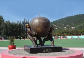 益阳苹果融入两岁小孩的生活——公园铜雕