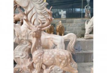 益阳展现自然风采的梅花鹿石雕
