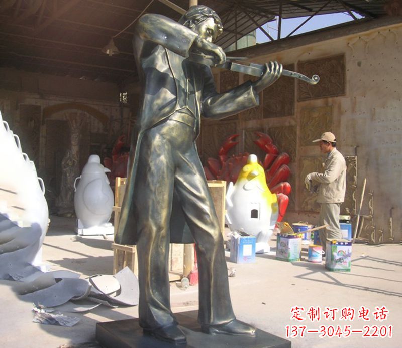 益阳男人演奏小提琴铜雕