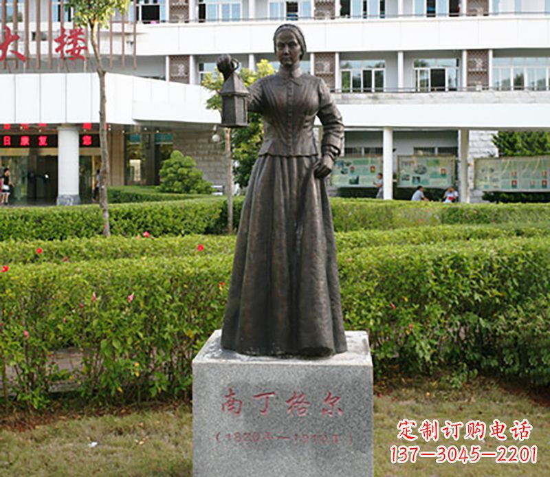益阳静谧中的南丁格尔铜雕