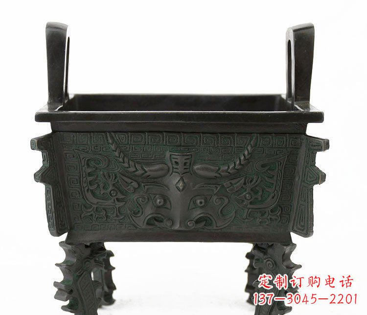 益阳精致的牛头铜鼎铜雕