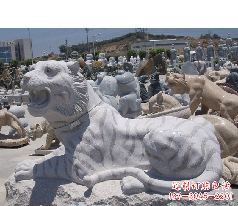 益阳趴着的老虎石雕