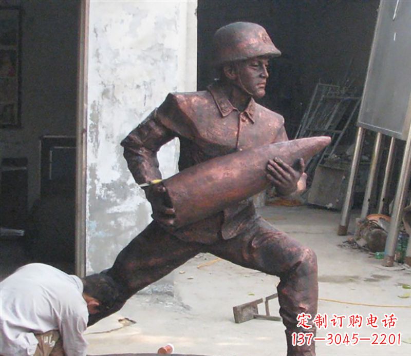 益阳铜雕炮弹战士,象征勇气和决心