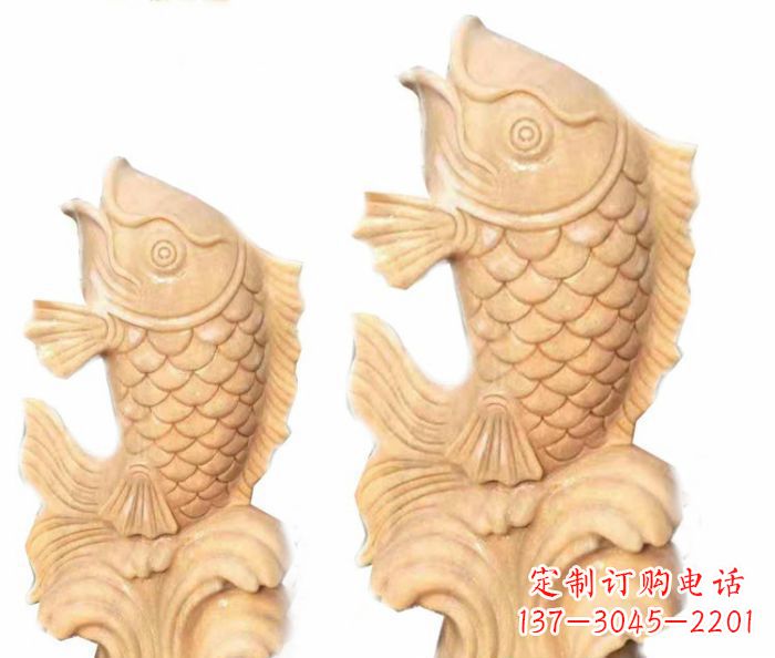 益阳晚霞红石喷水鲤鱼雕塑,灵动悠扬