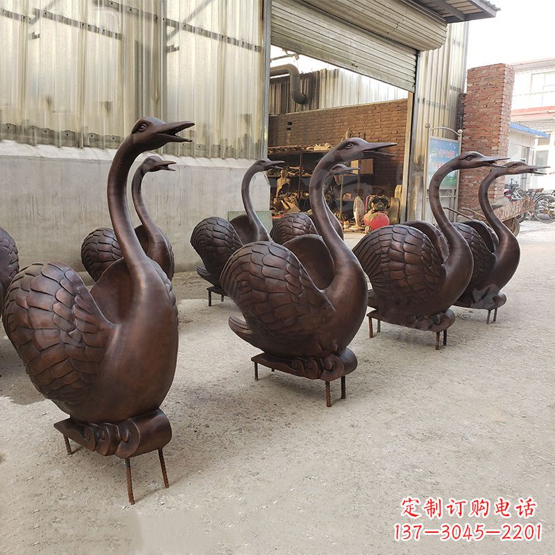 益阳中领雕塑天鹅铜雕是一款精美的艺术作品,既…