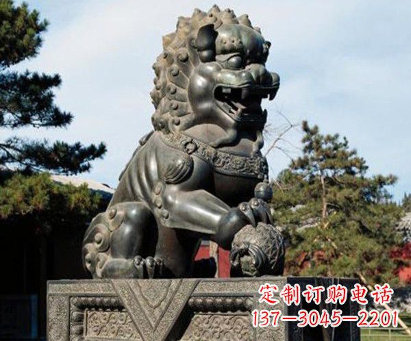 益阳完美融合中西文化的铜狮子雕塑