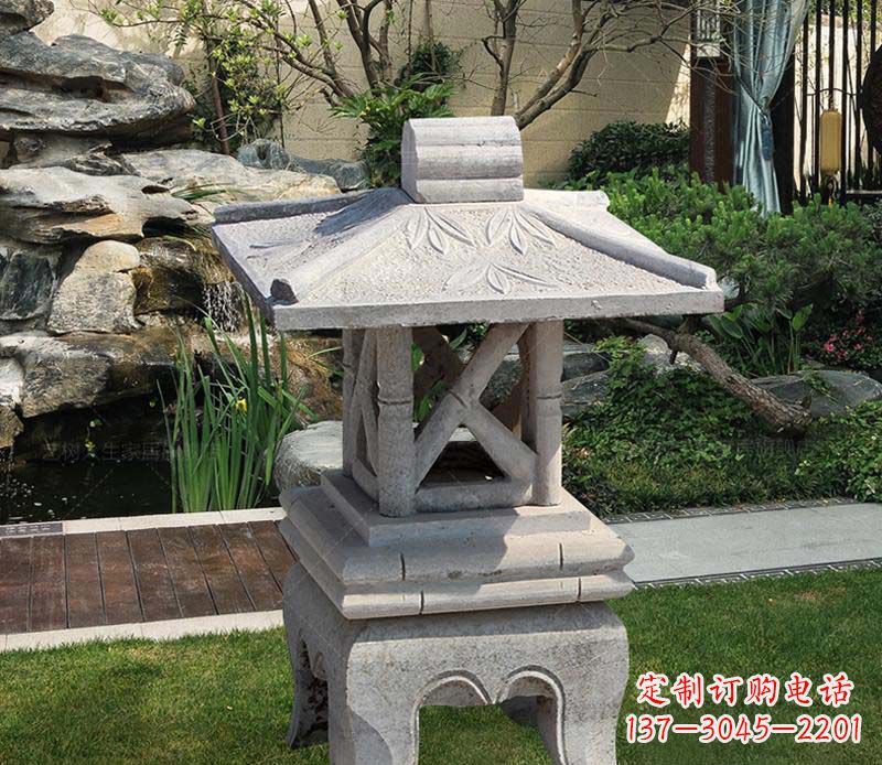 益阳青石草坪照明灯——装点环境的美丽石灯雕塑