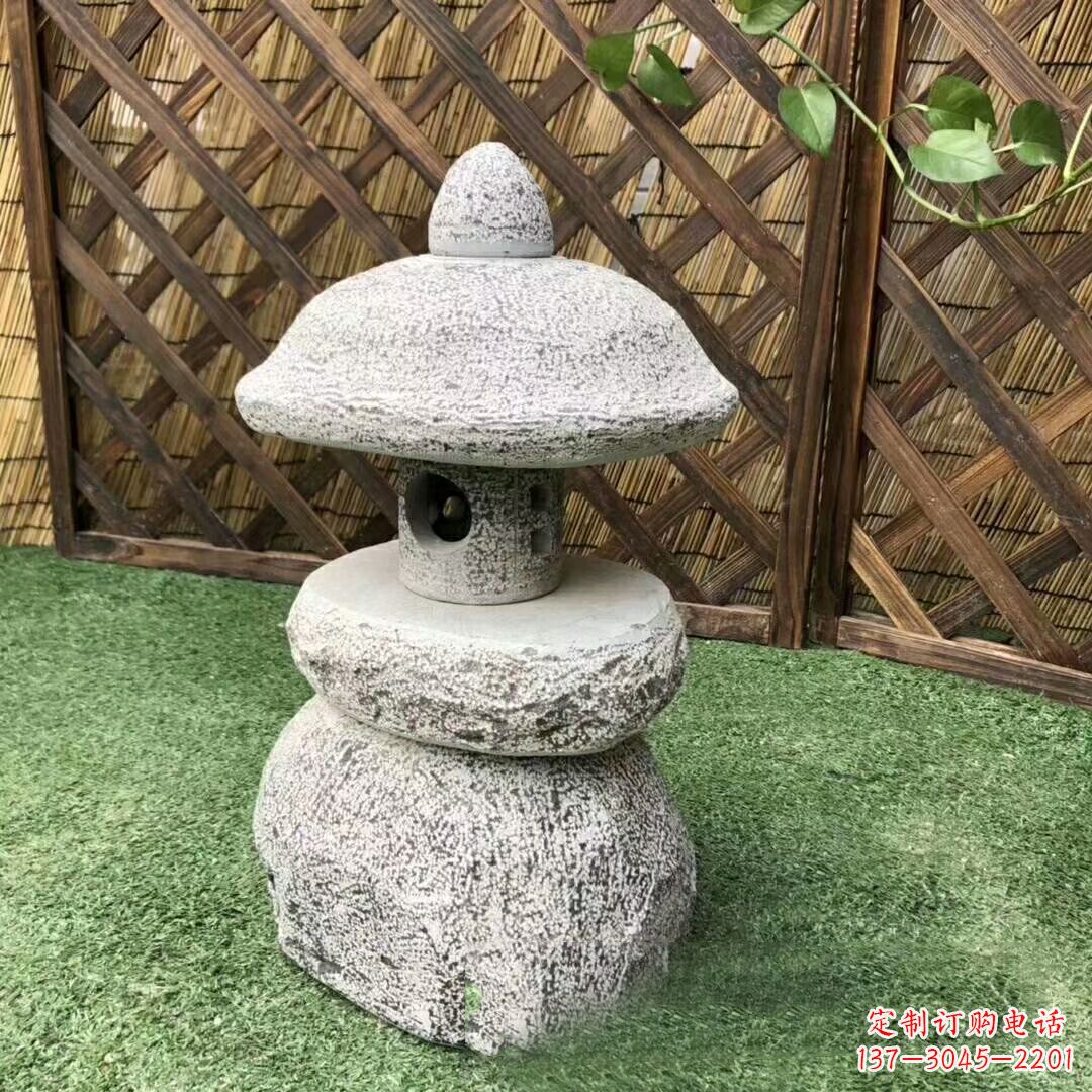 益阳青石仿古灯笼雕塑,实现仿古风格的彰显
