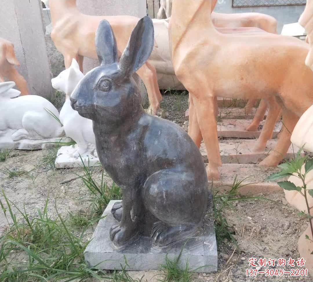 益阳青石公园兔子雕塑,实惠的艺术装点