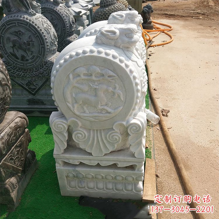 益阳青石门墩石带浮雕是由领雕塑定制制作的一款…