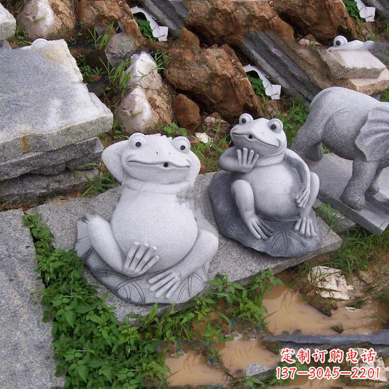 益阳别具一格的青石青蛙喷水雕塑