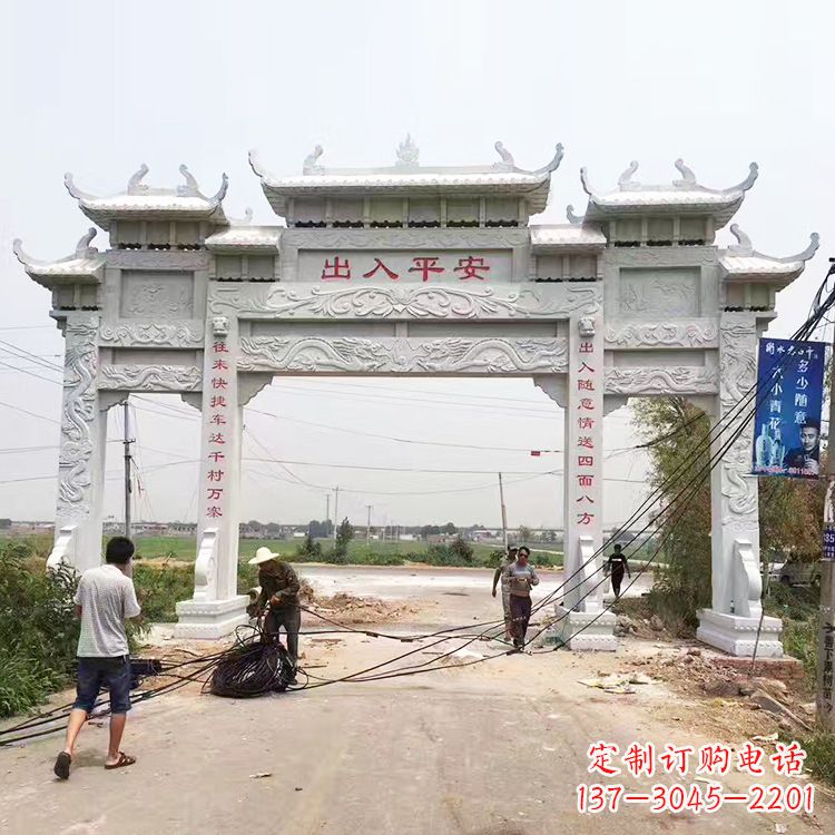 益阳质朴粗犷的三间四柱农村石牌坊雕塑