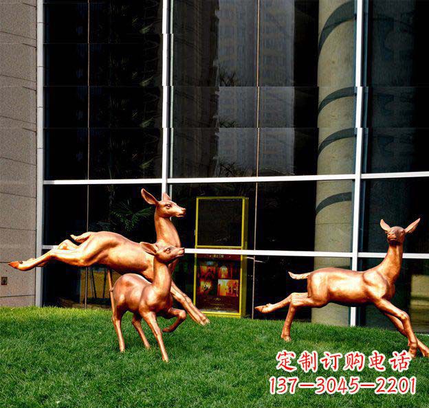 益阳商场门口跳跃的小鹿动物铜雕