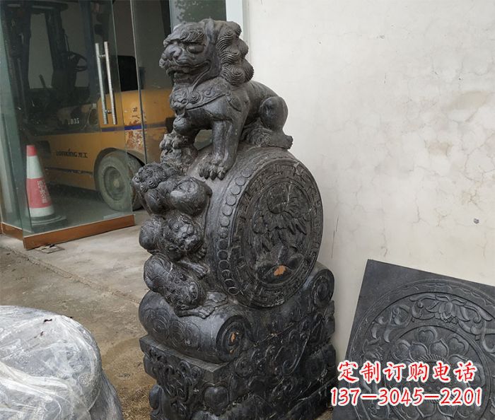 益阳狮子抱鼓石雕刻门墩